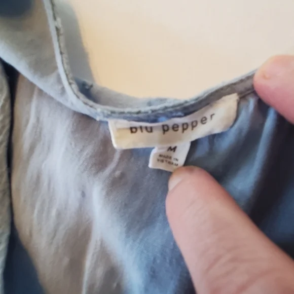 blu pepper Women’s Tiered Chambray Button Front Dress Ruffle Sleeve Size Medium - Picture 5 of 7